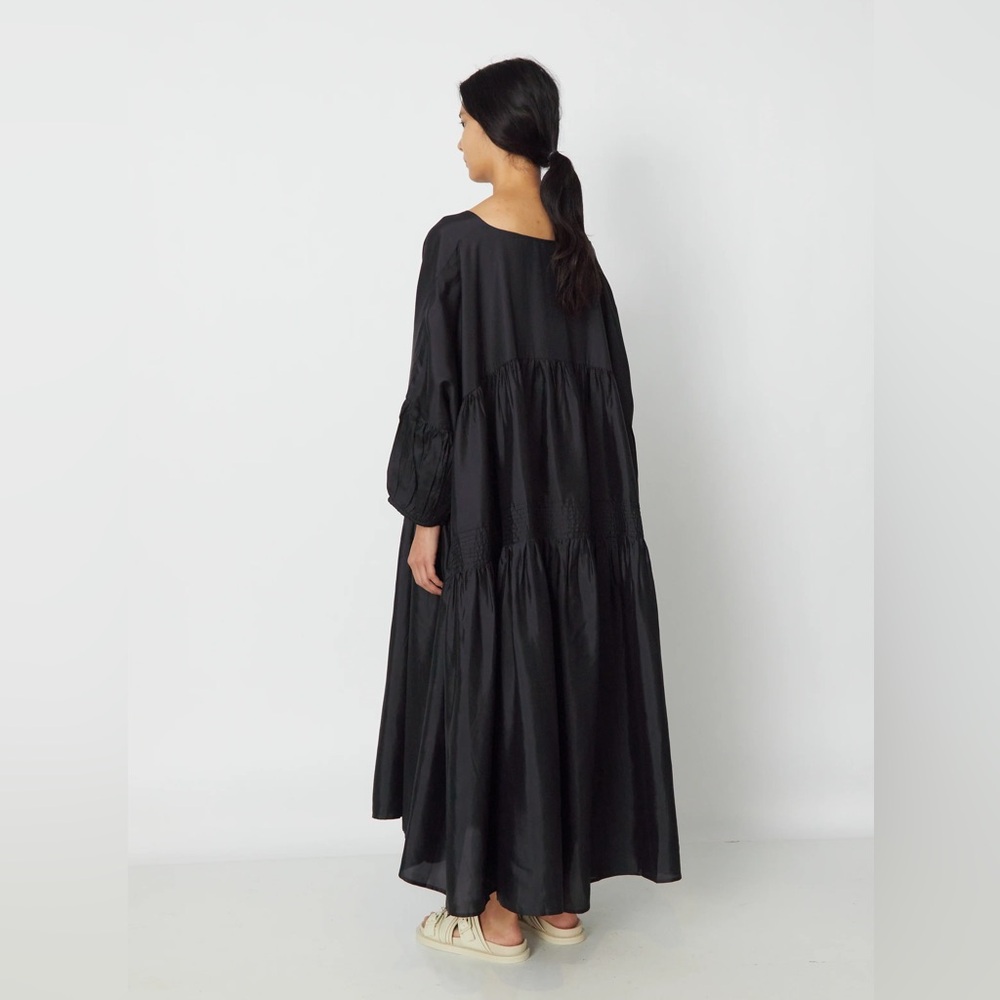 Black Airi Maxi Dress: Classic Anaak Style
